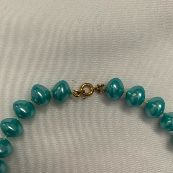 Elegant Blue Pearl Necklace - Picture 7 of 7